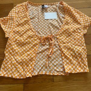 Never been worn top! Ties in front